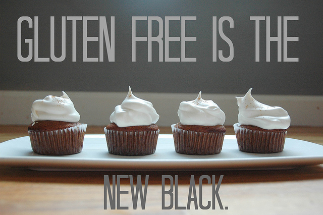 Image de gâteau avec la phrase "Gluten Free is the New Black"